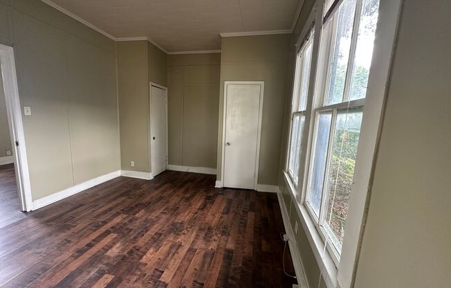 3 bedroom, 1 bathroom Home NOW AVAILABLE!