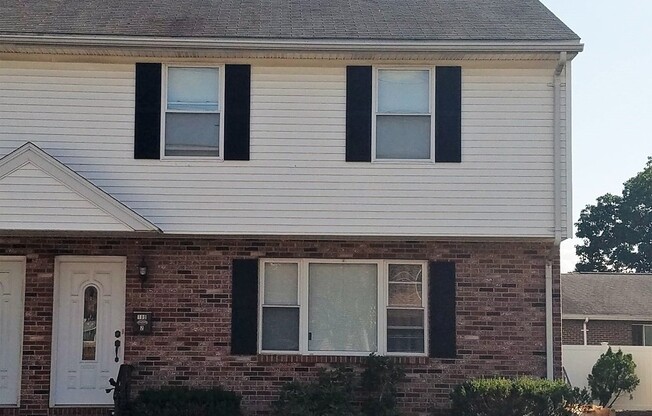 190 River St