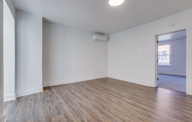 2 beds, 1 bath, $1,299, Unit Apt 1