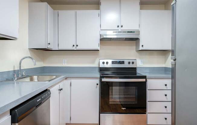 Pacific Village | Kitchen