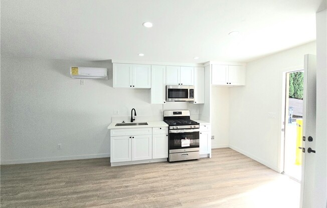 Studio, 1 bath, 360 sqft, $1,700