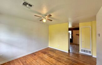 2 beds, 1 bath, 750 sqft, $775, Unit 504 Highway Ave, Apt B