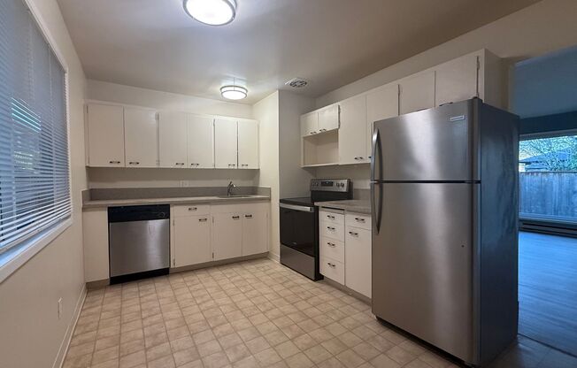 2 beds, 1 bath, $1,599, Unit 4624