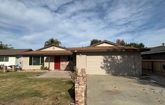 West Visalia Home near Shopping Center!