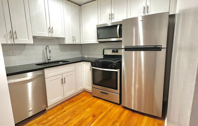 Studio, 1 bath, 400 sqft, $1,300, Unit 6954-406