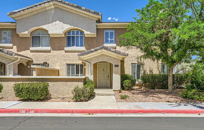Beautiful and Nicely Remodeled Henderson Townhome!