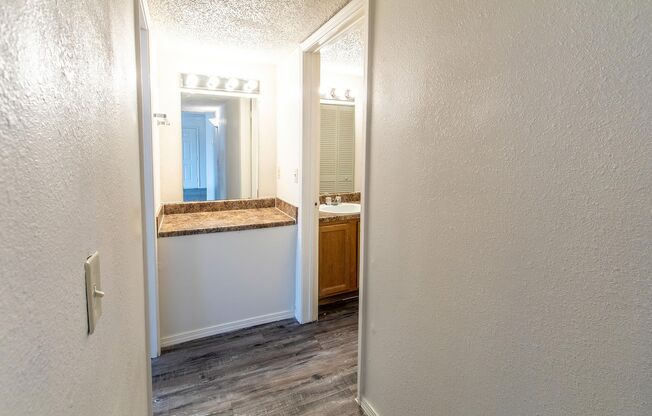 1 bed, 1 bath, 725 sqft, $749