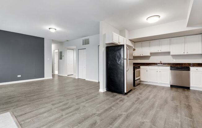 2 beds, 2 baths, 900 sqft, $2,600, Unit 511