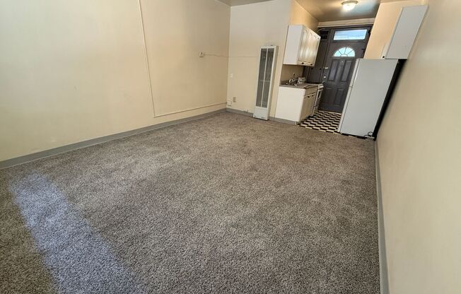 Studio, 1 bath, $700, Unit 3