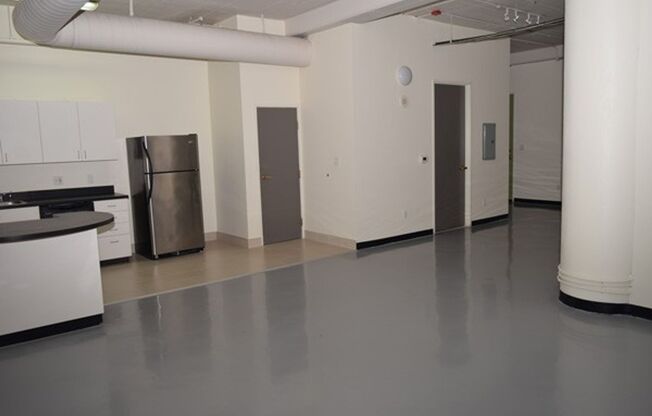 1 bed, 1 bath, 1,033 sqft, $2,995, Unit 1014-211