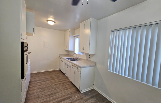 2232 E LENITA LN