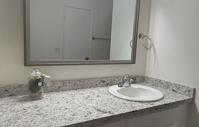2 beds, 1 bath, 850 sqft, $2,200, Unit 7