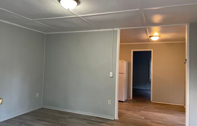 Cute Bungalow Style 1 Bedroom 1 Bath Home--Washer/dryer included!!