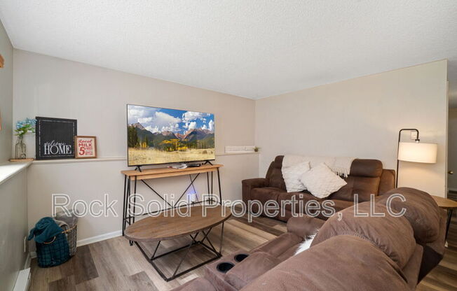 714 RANGE BLVD 3