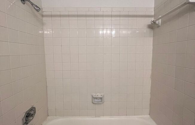 2 beds, 2 baths, 1,000 sqft, $1,275, Unit 401