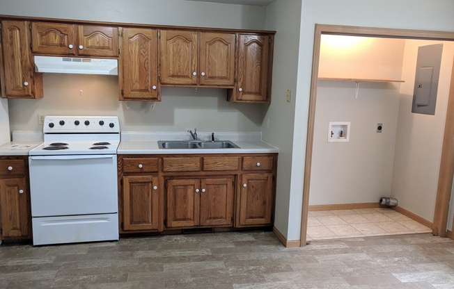 2 beds, 1 bath, $625