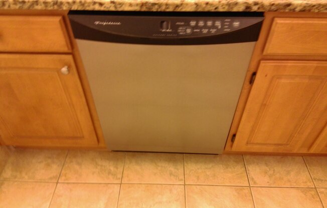 32 F WHITES AVE