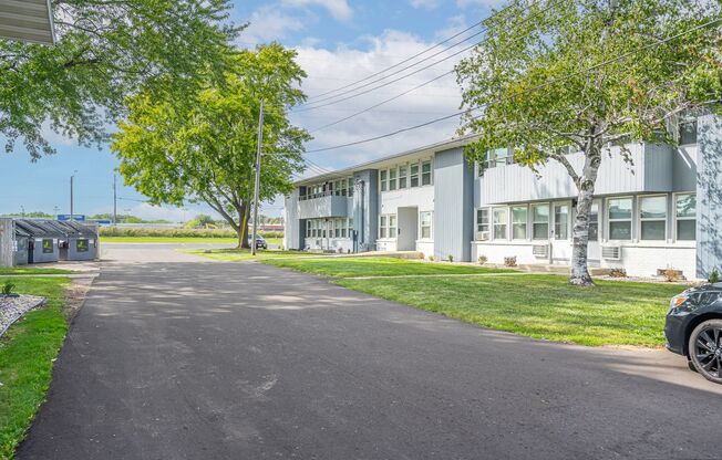 3 beds, 1.5 baths, 1,100 sqft, $1,199, Unit 247-302