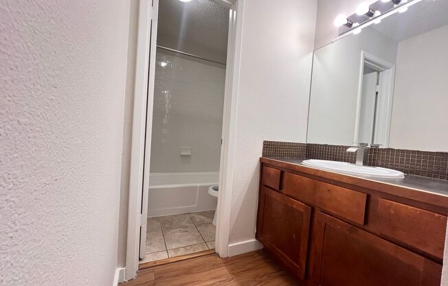 2 beds, 1 bath, 896 sqft, $1,750, Unit WIL-342