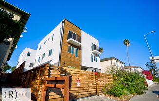 3 beds, 3 baths, 1,565 sqft, $3,600, Unit 11639 1/2 Burbank Blvd