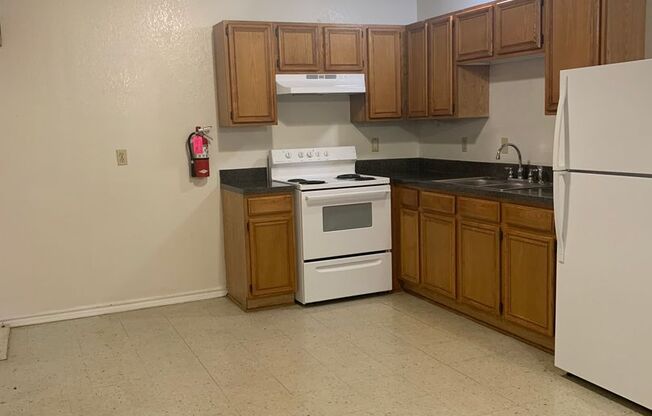 2 beds, 1 bath, 900 sqft, $975