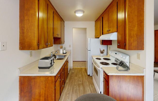 2 beds, 1 bath, 770 sqft, $1,995, Unit 01