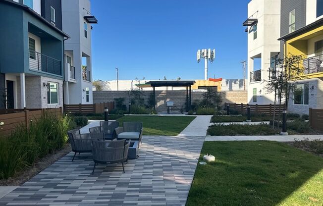 Beautiful Newly-Built 2023: 3 Bedroom 3.5 Bathroom Attached Tri-Level Townhouse With Den