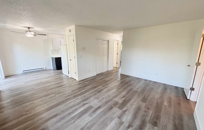 2 beds, 1 bath, 700 sqft, $1,465, Unit 07