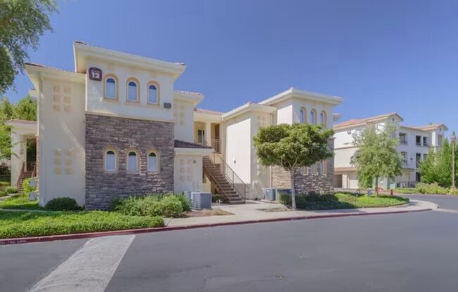 1 bed, 1 bath, 812 sqft, $2,165, Unit 1014