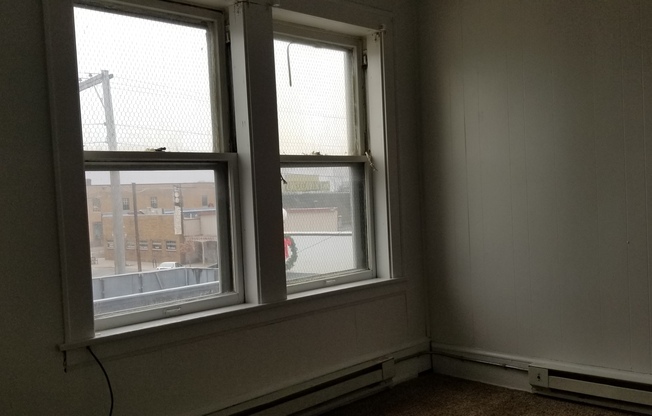 1 bed, 1 bath, $595, Unit 2