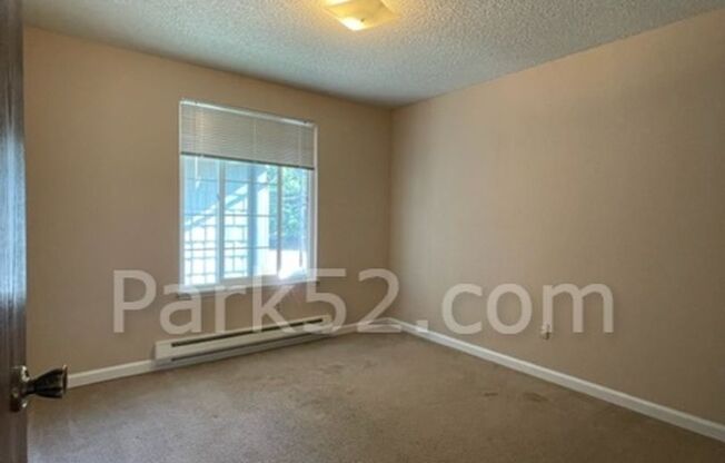 2 beds, 1 bath, $1,295