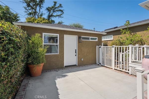 4039 COLONIAL AVE