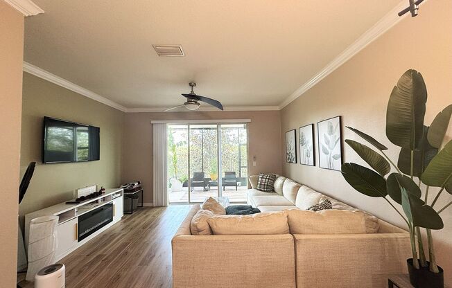Updated Townhome in Gated Magnolia Park!