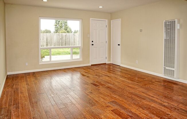 $3,880 / Gorgeous Remolded 3BR/2BA Home in Newark City