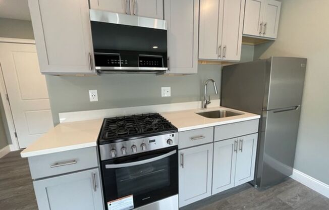 Studio, 1 bath, 328 sqft, $1,850, Unit 207
