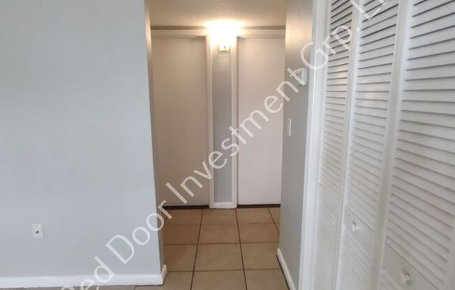 2 beds, 1 bath, $1,095, Unit 2