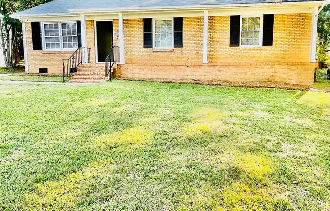 3 bed 1.5 bath ranch style house *50% off the first month with a 12 month lease*