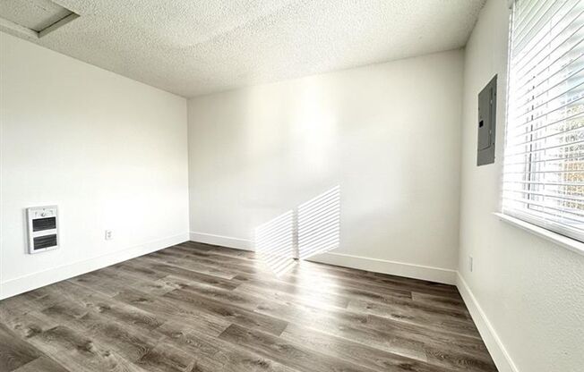 2 beds, 1 bath, 886 sqft, $1,575, Unit 117