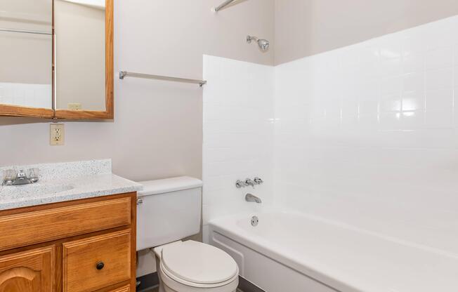 2 beds, 1 bath, 860 sqft, $1,089