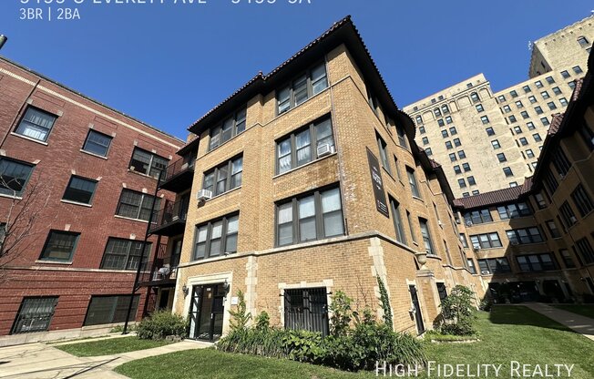 5453 S. Everett Ave.