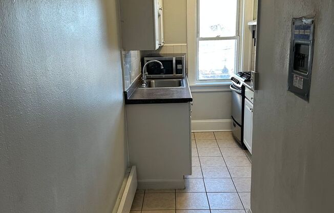 1 bed, 1 bath, 560 sqft, $999, Unit 205