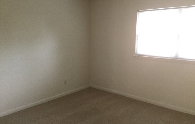 2 beds, 1 bath, $1,375, Unit 2218ps