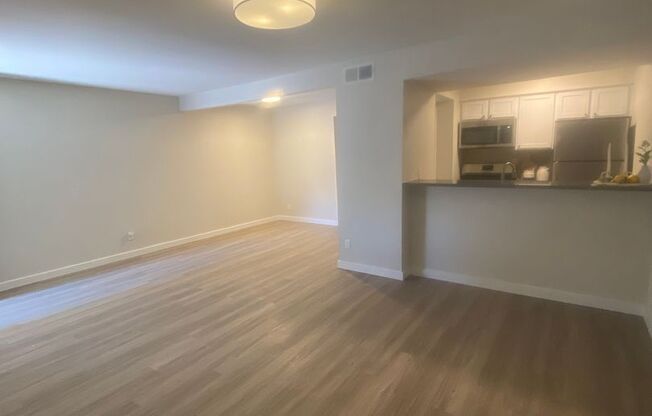 1 bed, 1 bath, 700 sqft, $1,375, Unit ELP2200-216