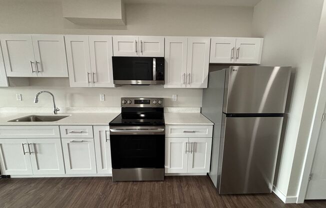 Studio, 1 bath, 660 sqft, $1,495, Unit 424 - S738