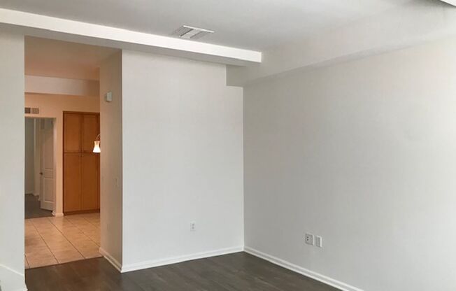 2BR + 2 1/2BA CONDO AVAILABLE NOW IN BURBANK!