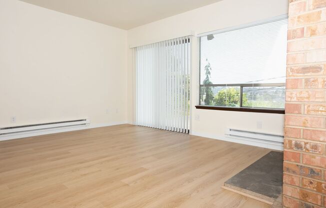 3421A-3423B 23rd Ave W