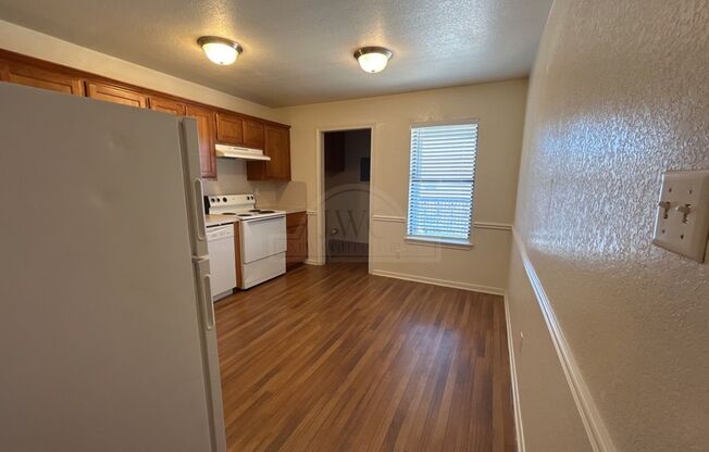 2 beds, 1 bath, $699, Unit 103 Truman Ave W Unit 9