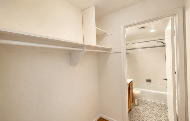 Studio, 1 bath, 368 sqft, $1,595, Unit 111