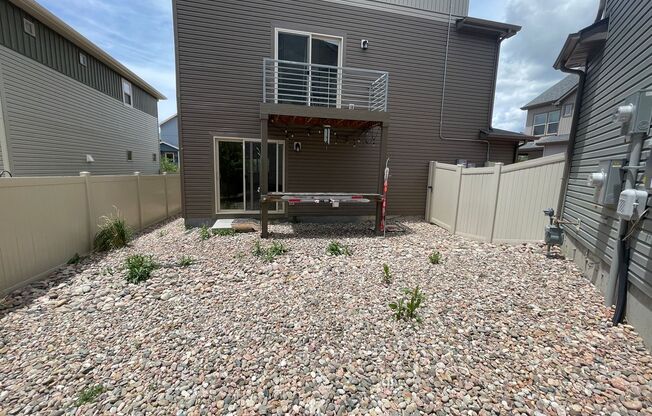 3 beds, 2.5 baths, $2,325