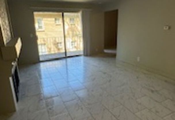 1 bed, 1 bath, 800 sqft, $950, Unit Unit 14